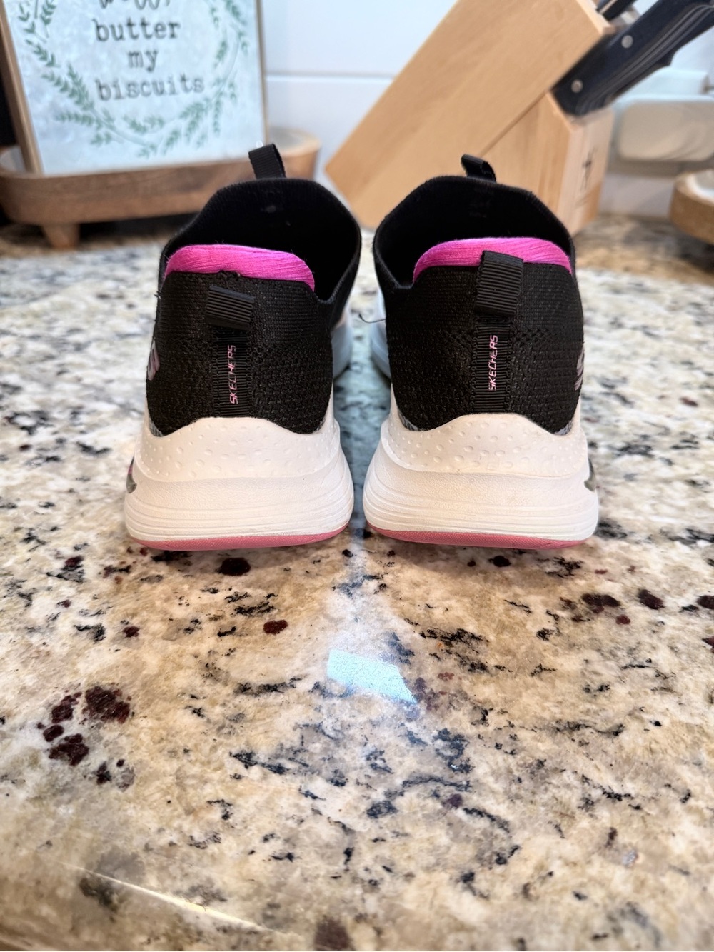 Skechers Arch Fit Black Slipper Sneakers Women’s 7.5 Comfort Walking Shoe - Picture 5 of 11